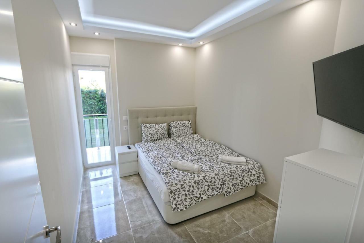 Beachfront Luxury Apartment, Puerto Banus, Marbella Exterior photo